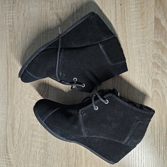 TOMS | KALA BLACK LACE UP WEDGE BOOTIE SIZE 8 - Picture 5 of 6